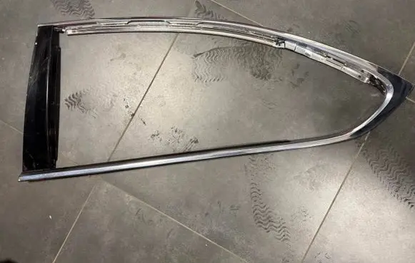 Lexus LS 460 - 600H Rear door windshield rail 
