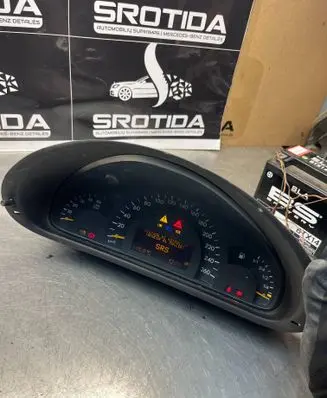 Mercedes-Benz C W203 Speedometer (instrument cluster) A2035403911