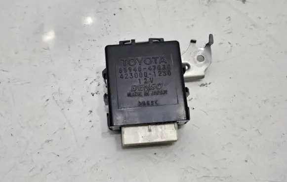 Toyota Prius (XW30) Window wiper relay 8594047030