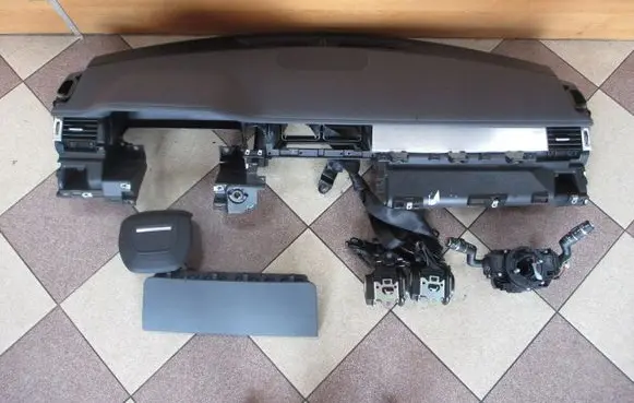 BMW 2 Active Tourer U06 Radio/GPS head unit trim