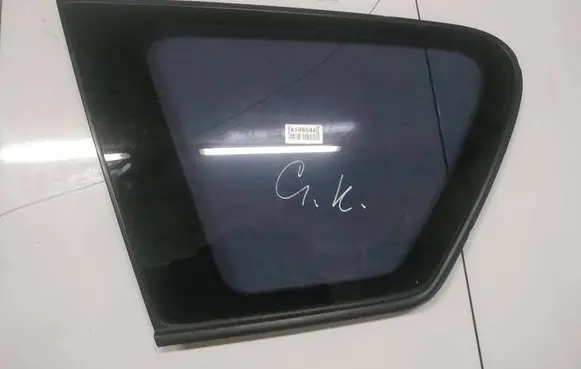 Toyota Avensis Verso Rear side window