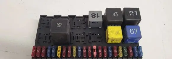 Volkswagen PASSAT B3 Fuse module 191953227