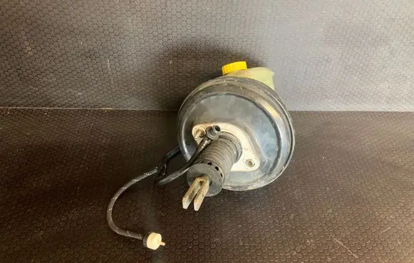 Audi A8 S8 D2 4D Brake booster 4D0612105