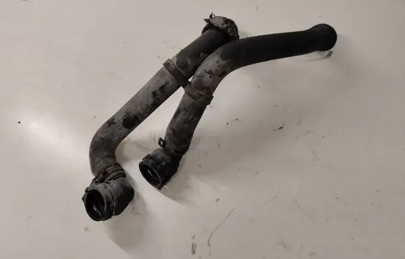 Volkswagen PASSAT B6 Engine coolant pipe/hose