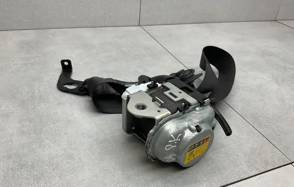 Opel Astra K Front seatbelt 