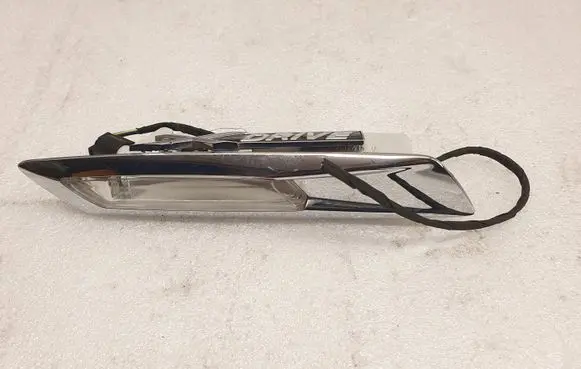 Front fender indicator light