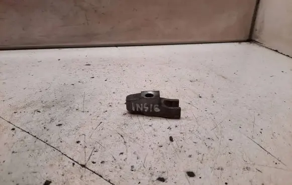 Opel Insignia A Fuel Injector clamp holder