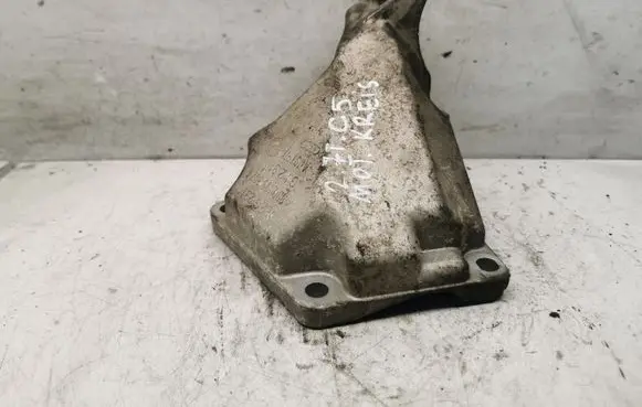 Audi A6 S6 C5 4B Engine mounting bracket 8D0199307K