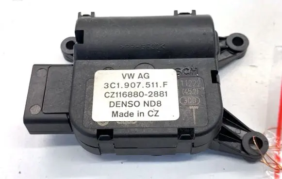 Volkswagen Golf Plus Air flap motor/actuator 3C1907511F