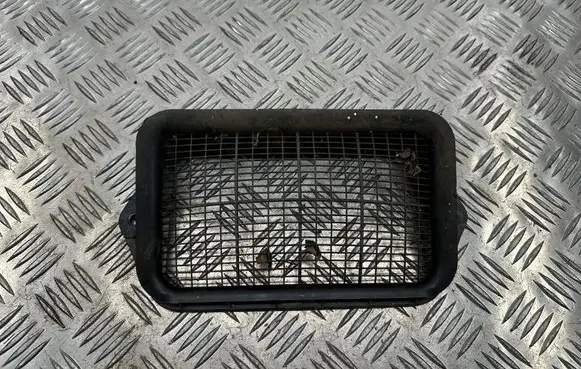 Skoda Octavia Mk2 (1Z) Quarter panel pressure vent 1K0815479