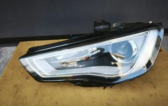 Audi A3 S3 8V Headlight/headlamp 8V0941005