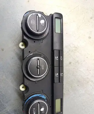 Volkswagen Touran I Climate control unit