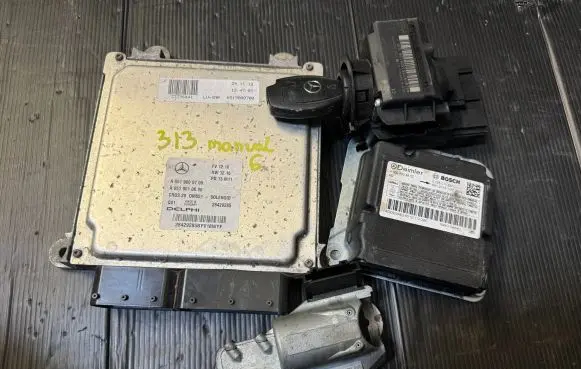 Mercedes-Benz Sprinter W906 Engine ECU kit and lock set A6519000700 A6519010600 28429285