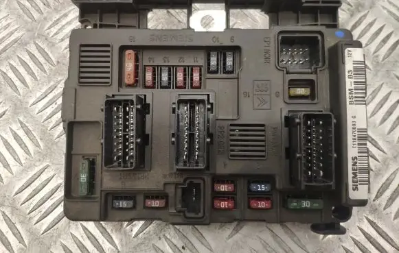 Citroen C5 Fuse box set 9643498880