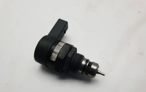 BMW X3 E83 Fuel pressure regulator 0281002738 30423243 160506