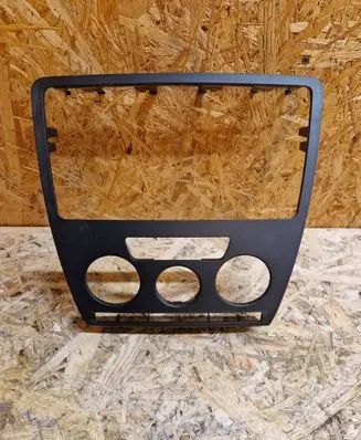 Radio/GPS head unit trim