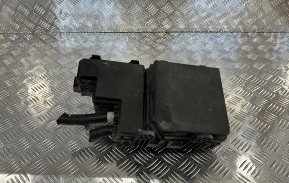 Nissan X-Trail T32 Fuse box cover PU15768