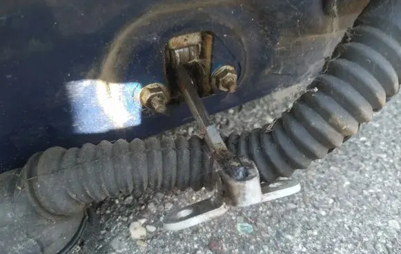 Front door check strap stopper