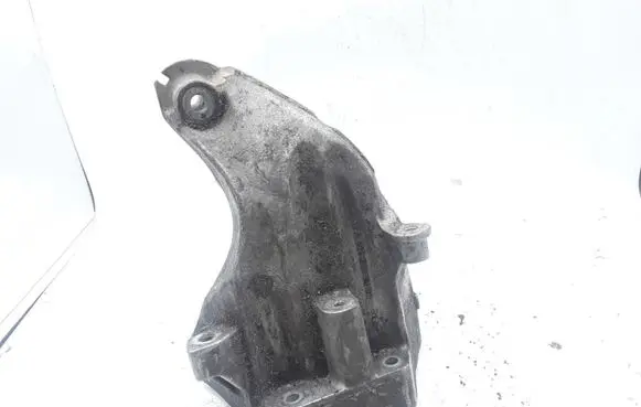 Mercedes-Benz E W212 Engine mounting bracket A6512230004