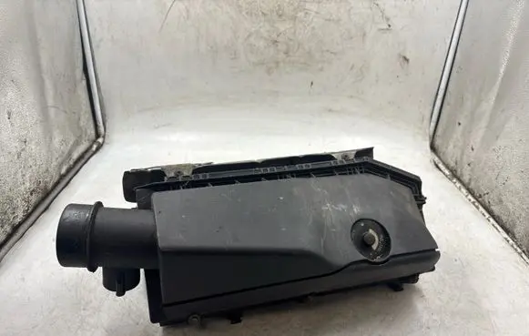 Mercedes-Benz ML W163 Air filter box A0000945568