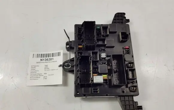 Opel Astra K Relay mounting block 13449200