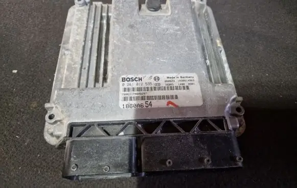 Volkswagen Touran I Engine control unit/module 0281012535