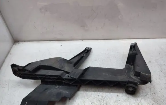 Headlight/headlamp mounting bracket