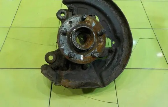 Land Rover Freelander 2 - LR2 Front wheel hub spindle knuckle PRZOD