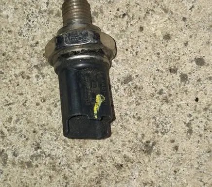 Renault Megane III Fuel pressure sensor KA51S01 5WS40208