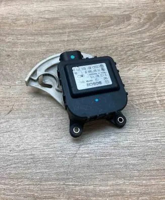 Audi A6 S6 C4 4A Air flap motor/actuator 8D1820511E 0132801115