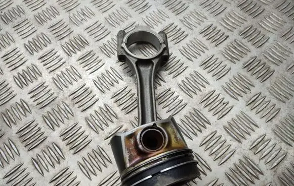 Volkswagen Golf VII Piston with connecting rod CXX