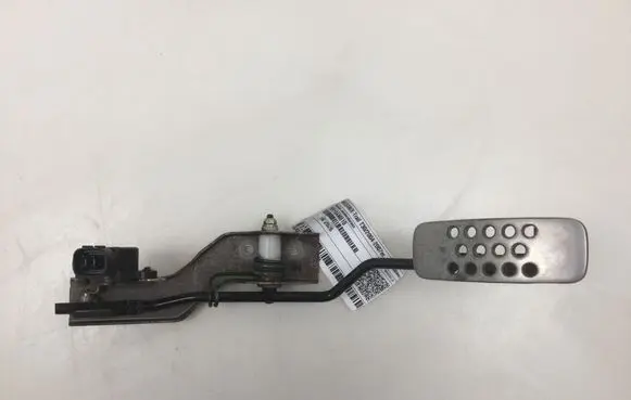 Accelerator throttle pedal