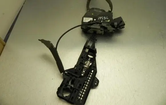 Renault Captur Loading door lock 805004683R I7596