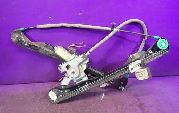 Ford Focus C-MAX Front door window regulator with motor 