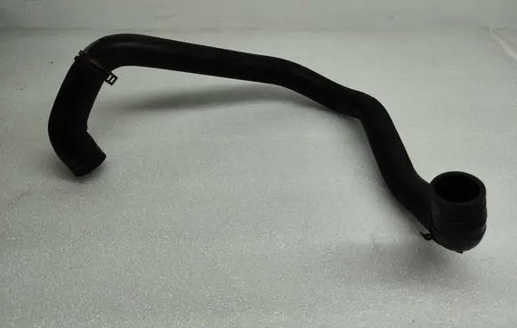 Engine coolant pipe/hose