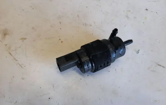 Audi A4 S4 B9 Windscreen/windshield washer pump 8K5955647