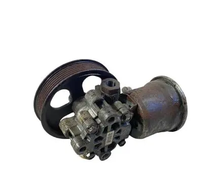 Toyota Avensis T250 Power steering pump