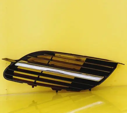 Nissan Almera Tino Front bumper lower grill 9381M010