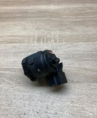 Opel Zafira B Ignition lock contact 90505912