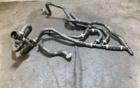 Volvo XC40 Engine coolant pipe/hose 32339364