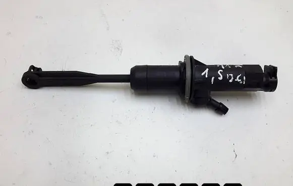 Dacia Duster Clutch master cylinder 82004240048