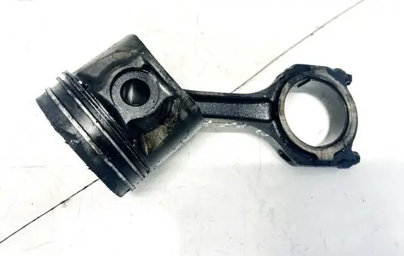Ford Focus Piston with connecting rod