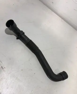Volkswagen PASSAT B5.5 Breather hose/pipe 038103493