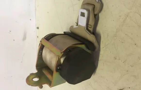 Peugeot 607 Front seatbelt