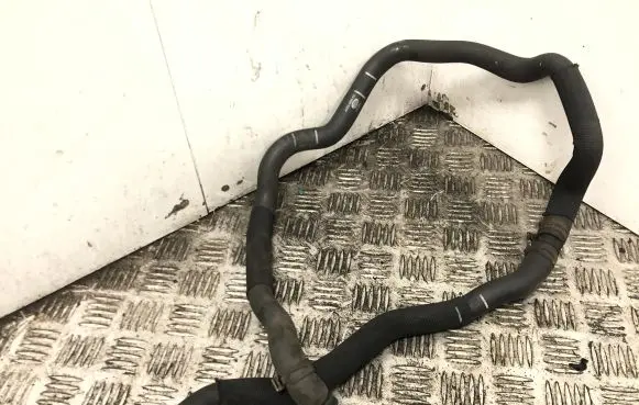 Land Rover Range Rover Sport L320 Engine coolant pipe/hose AH224090CC