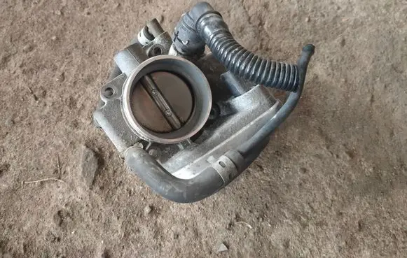 Opel Astra H Throttle valve 55560398
