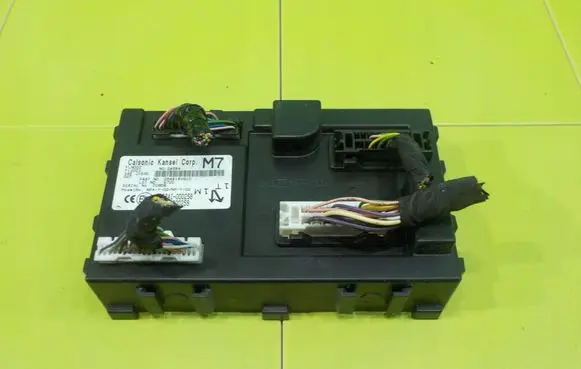 Nissan Juke I F15 Central body control module 284B1BV81C 18AB32