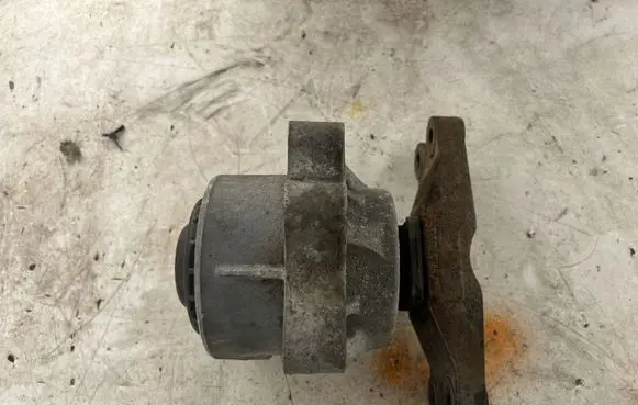 Ford Transit Custom Engine mount bracket 