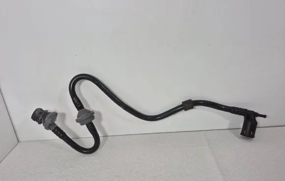 Volkswagen Touran II Vacuum line/pipe/hose 1K0612041GK