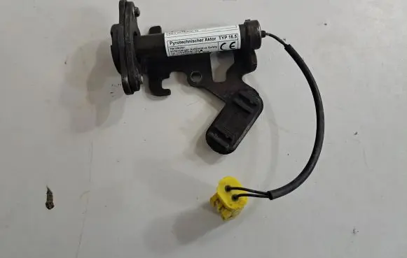 BMW X6 F16 Bonnet Pedestrian Airbag Actuator 7326020